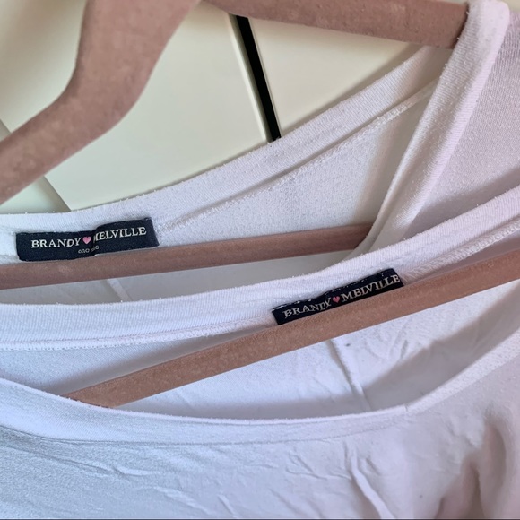 ♡ 2 for 20! BRANDY MELVILLE V-neck T-shirts - Picture 2 of 3
